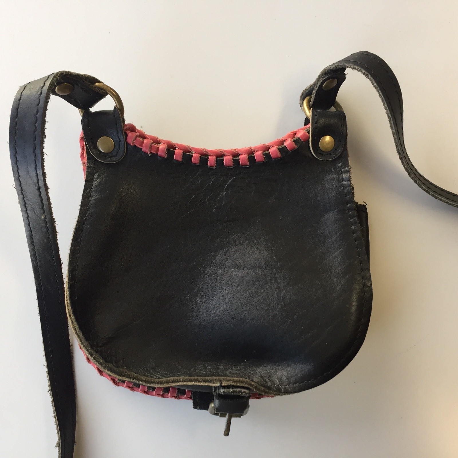 Tulip Leather Bag Cross Body Embossed w Hungarian Motif Black & Red Scalopped