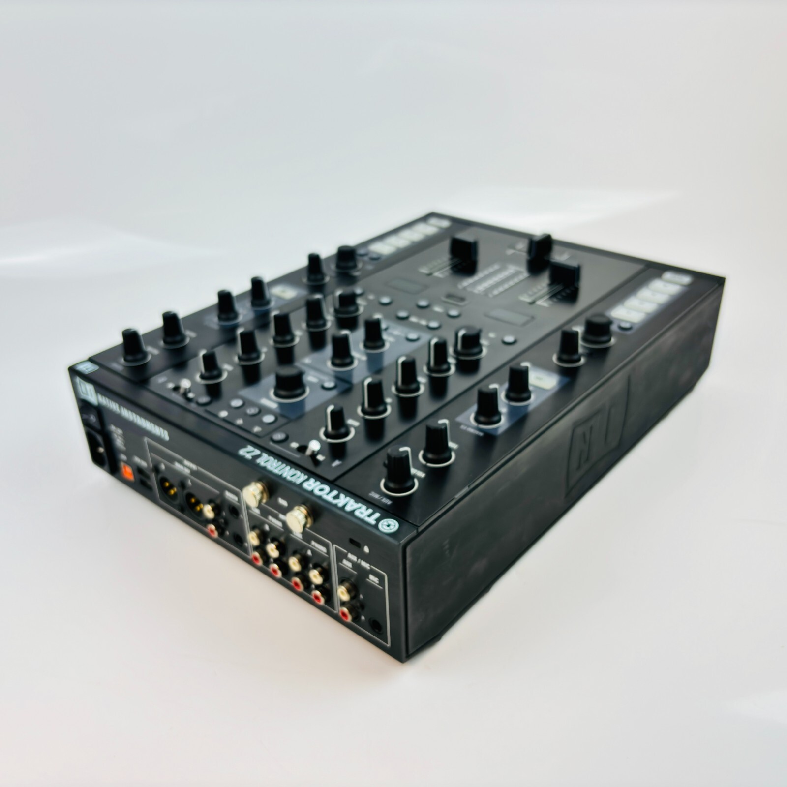 DJセット(テクニクス SL-1200MK3、TraktorZ2、SL3) DJセット(Technics SL-1200MK3、TraktorZ2、SL3)
