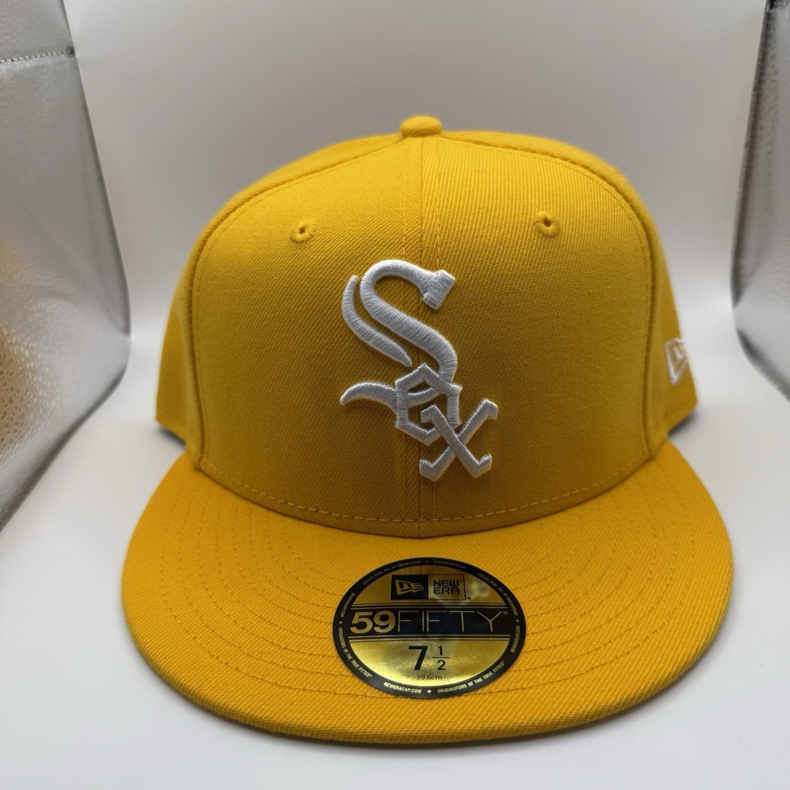 New Era 59FIFTY イエロー ブラック キャップ 7 1/2チェーン 59FIFTY ベーシック ブラック ゴールドフラッグ | ニューエラ