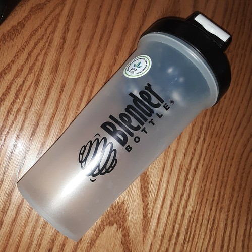 BLENDER BOTTLE Classic 28oz Shaker Bottle Opaque w/ Black Top and 1 Spring Ball