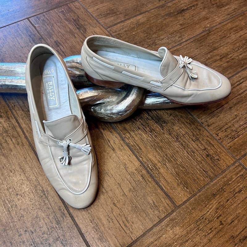 Bally Shoes Vintage Italian Made Apollo Beige Tassel Loafers  display picture 1