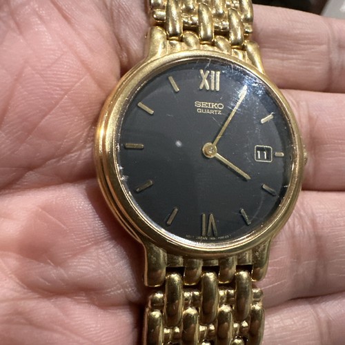 Runs 1990s Seiko 7N29 F070 Gold tone Strap And Black dial Runs 1990s Seiko 7N29 F070 Gold tone Strap And Black dial