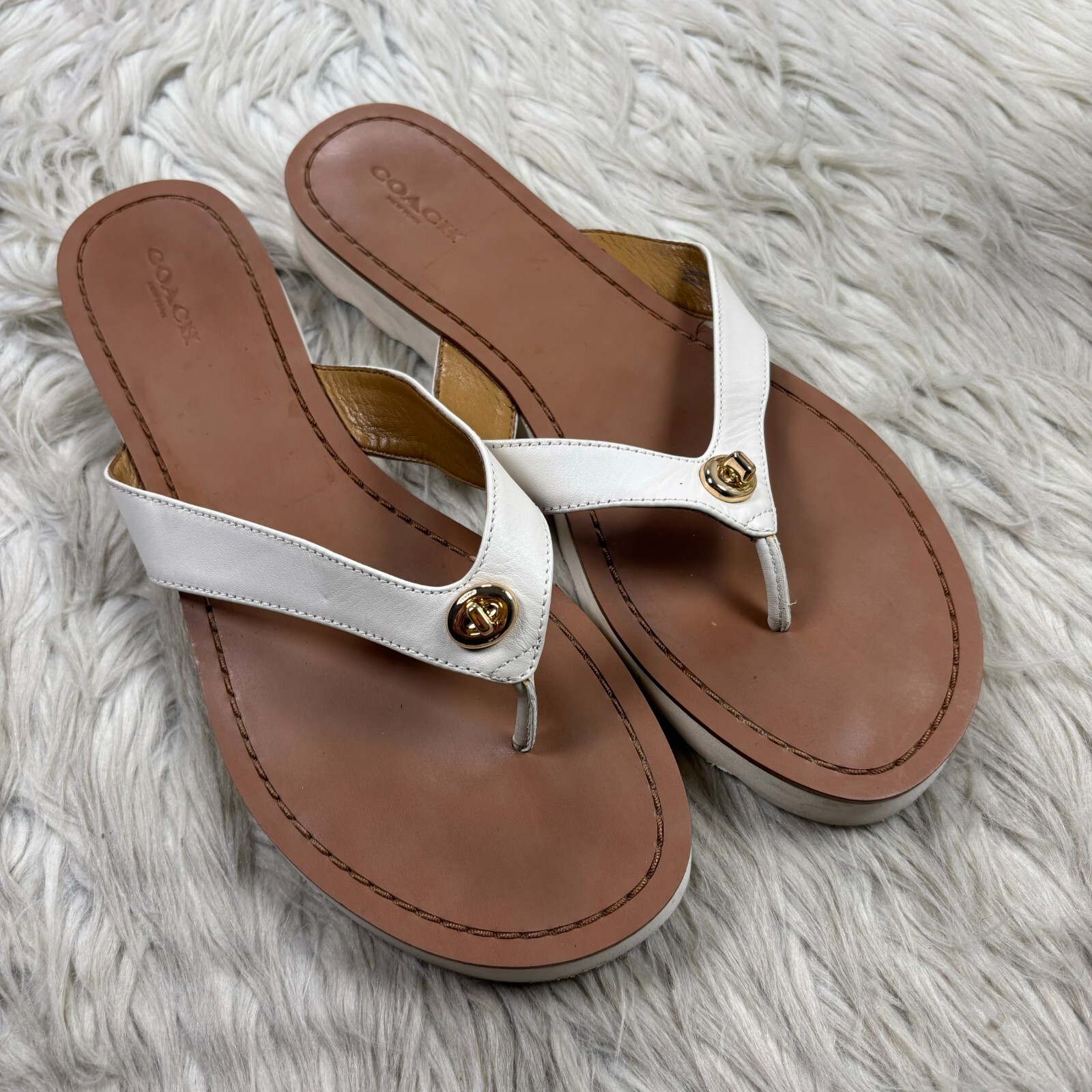 Coach Women's 9.5 Shelly White Leather Turn Lock Flip Flops