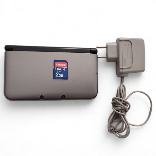 Nintendo 3DS XL Gray with 2GB SD card And Charger And Stylus