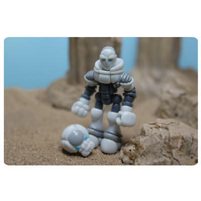 Glyos Nistuff 481 Universe Light Grey ZID Outlander Figure - SecretSatchel