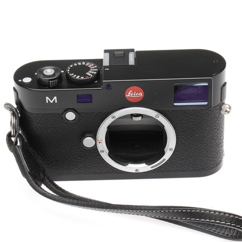 LEICA R6.2 BLACK 35MM SLR BODY WITH ORIGINAL LEICA STRAP LEICA R6.2 BLACK 35MM SLR BODY WITH ORIGINAL LEICA STRAP