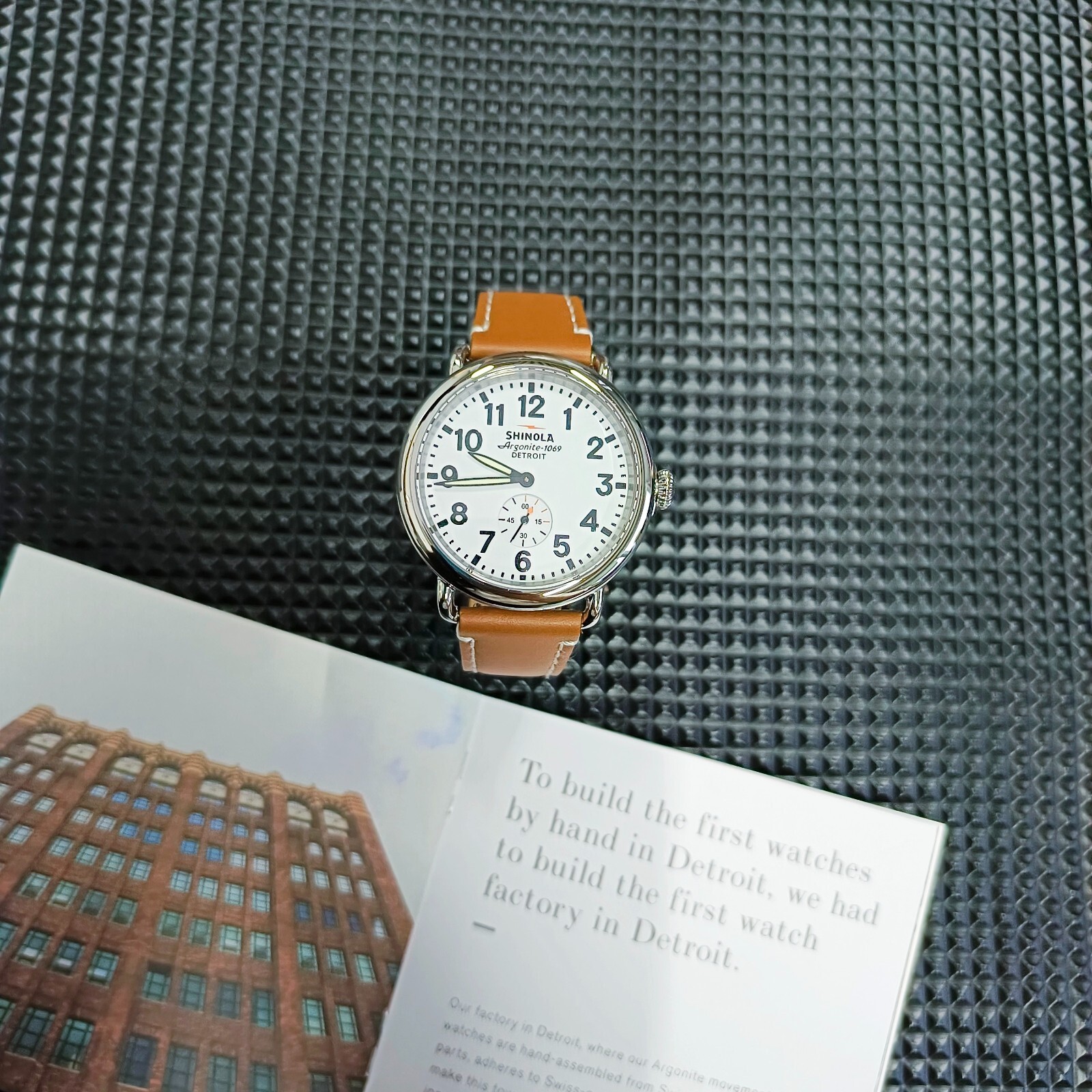 Pre-owned Shinola The Runwell White Dial Tan Leather Strap Chronograph Quartz Watch 41mm