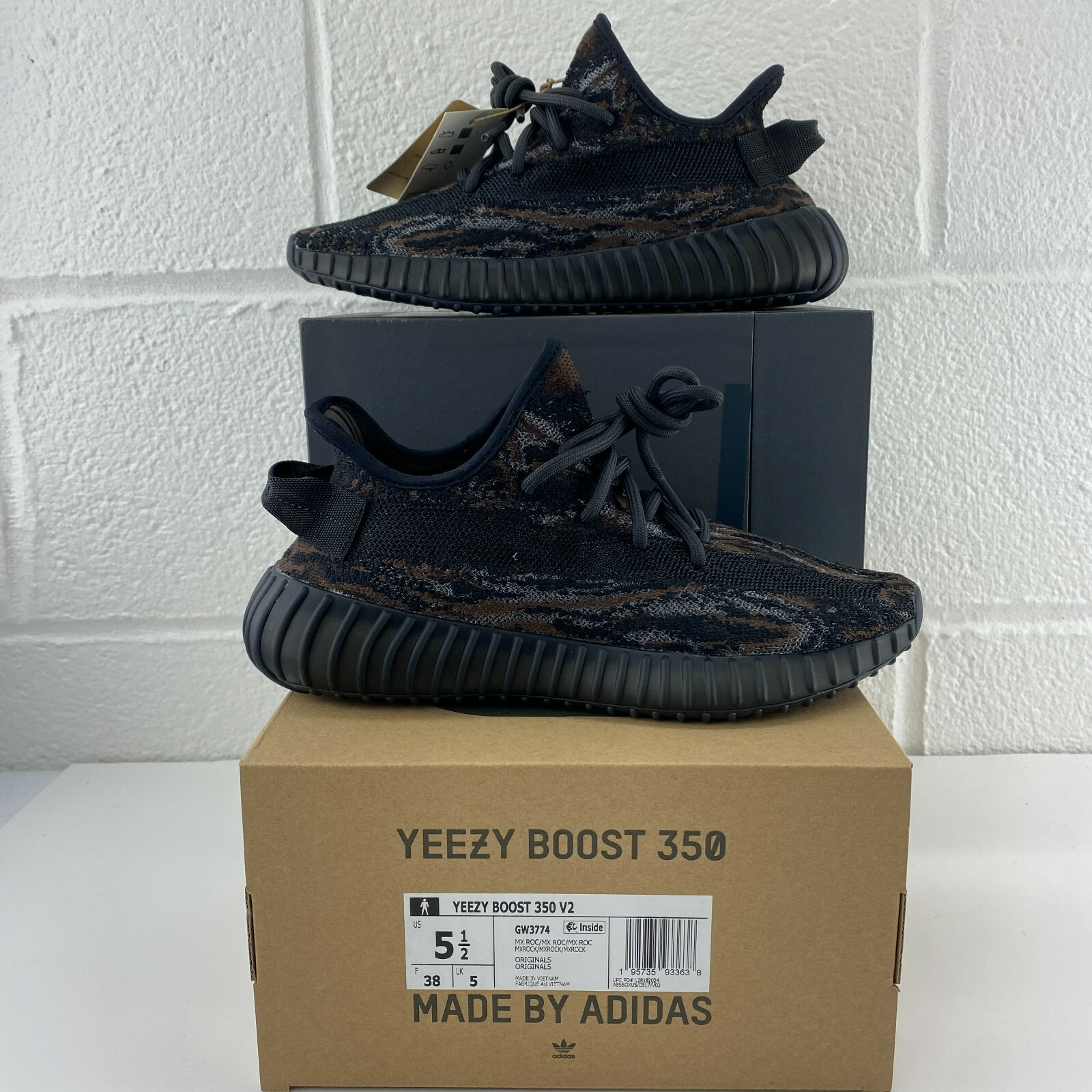 【新品未使用】adidas YEEZY BOOST 350 V2 GW3774 s-l400.jpg