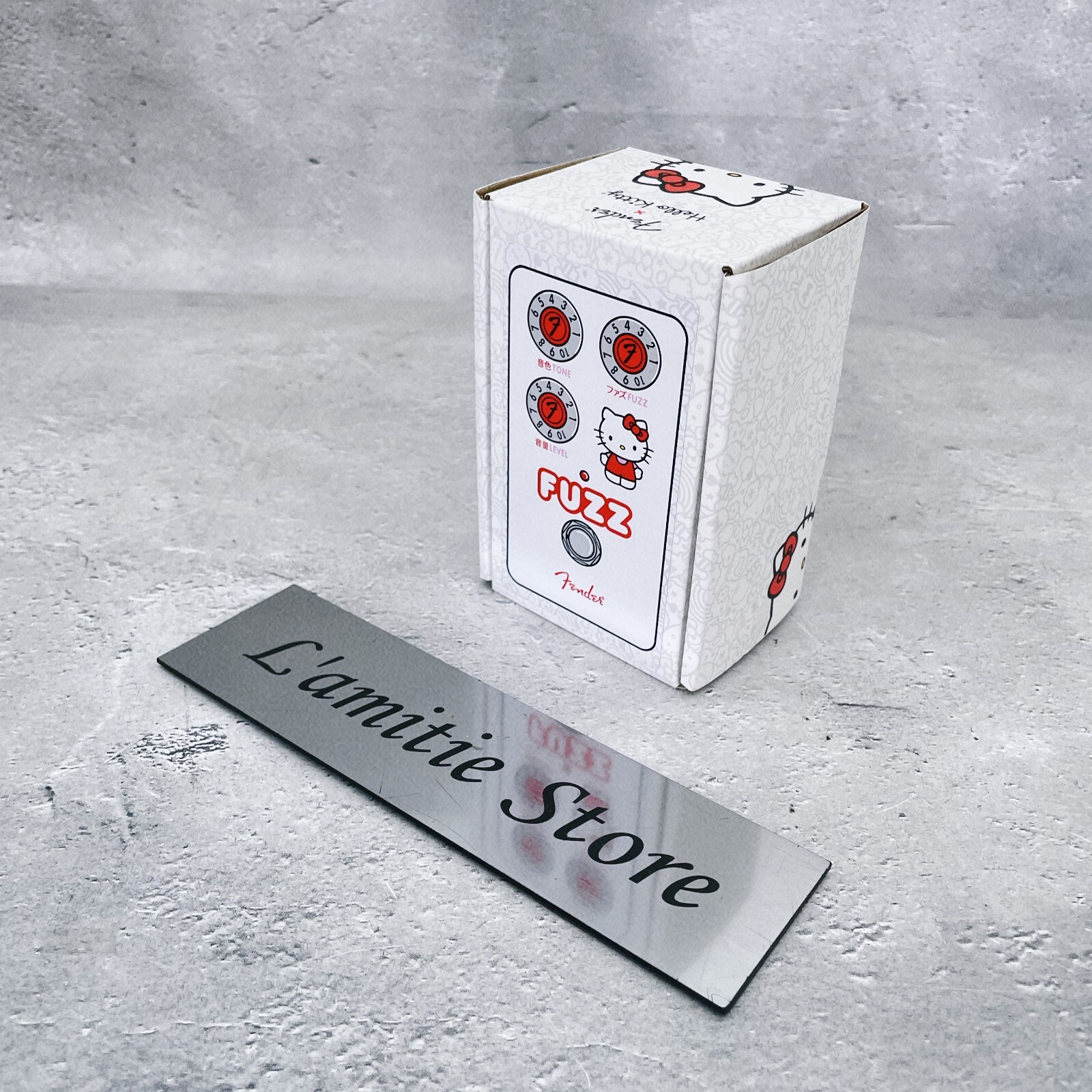 Fender x Hello Kitty Fuzz White Guitar Effect Pedal Compact Fender x Hello Kitty Fuzz White Guitar Effect Pedal Compact