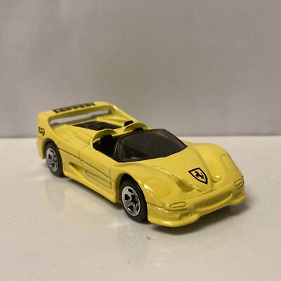1995-1997 Ferrari F50 Spyder Collectible 1/64 Scale Diecast Diorama Model