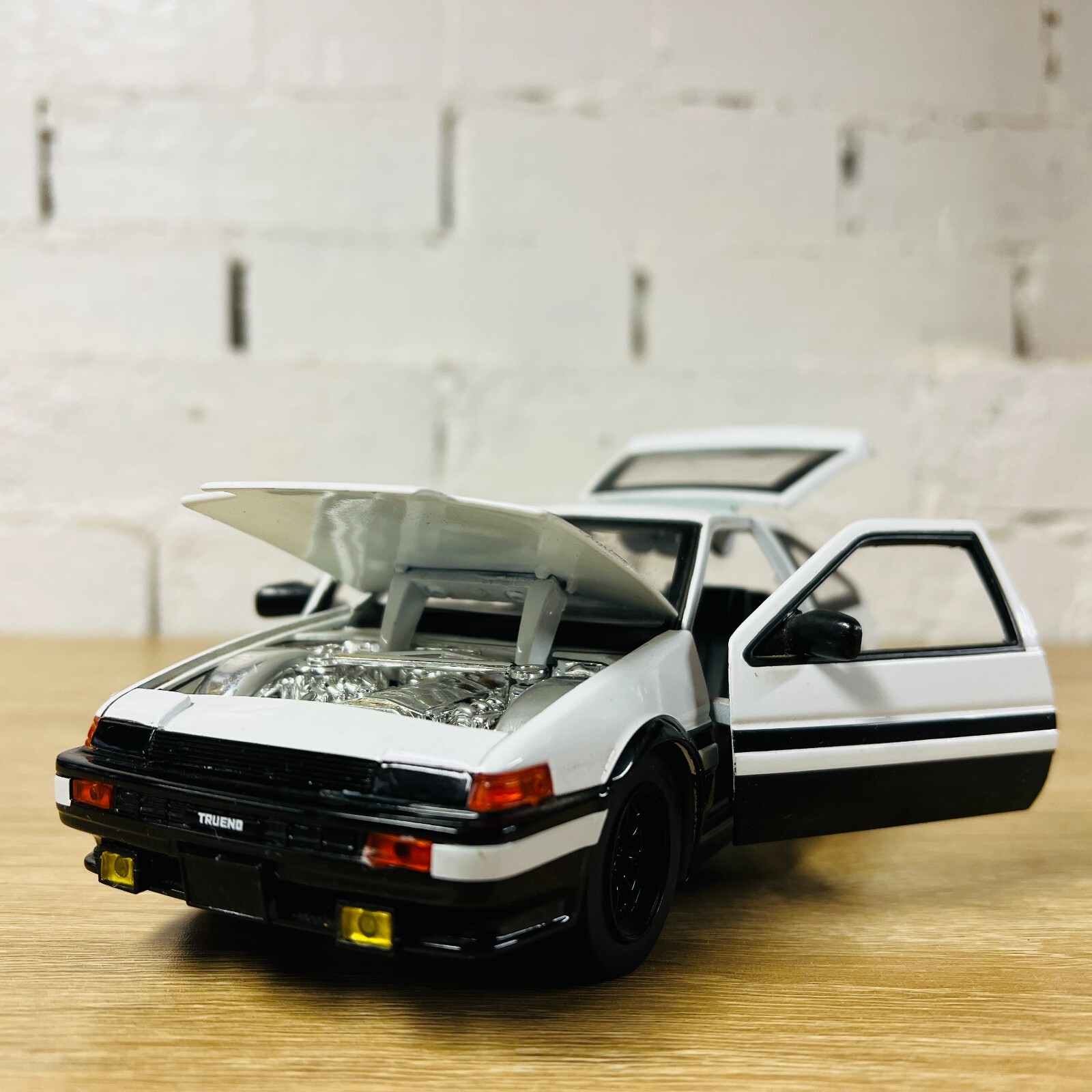 希少 JADA 1/18 TOYOTA TRUENO AE86 頭文字D READ! NIB 1/18 Jada Toys Toyota AE86 Trueno Initial D w