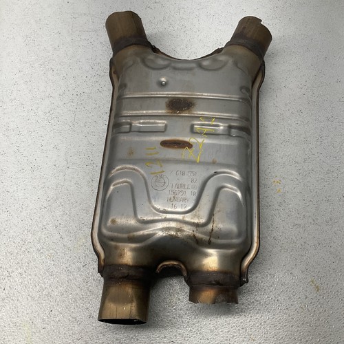 BMW F10 535 640 触媒　キャタライザー　ハニカム　7616268 BMW F10 535 640 触媒 キャタライザー ハニカム 7616268 パーツ