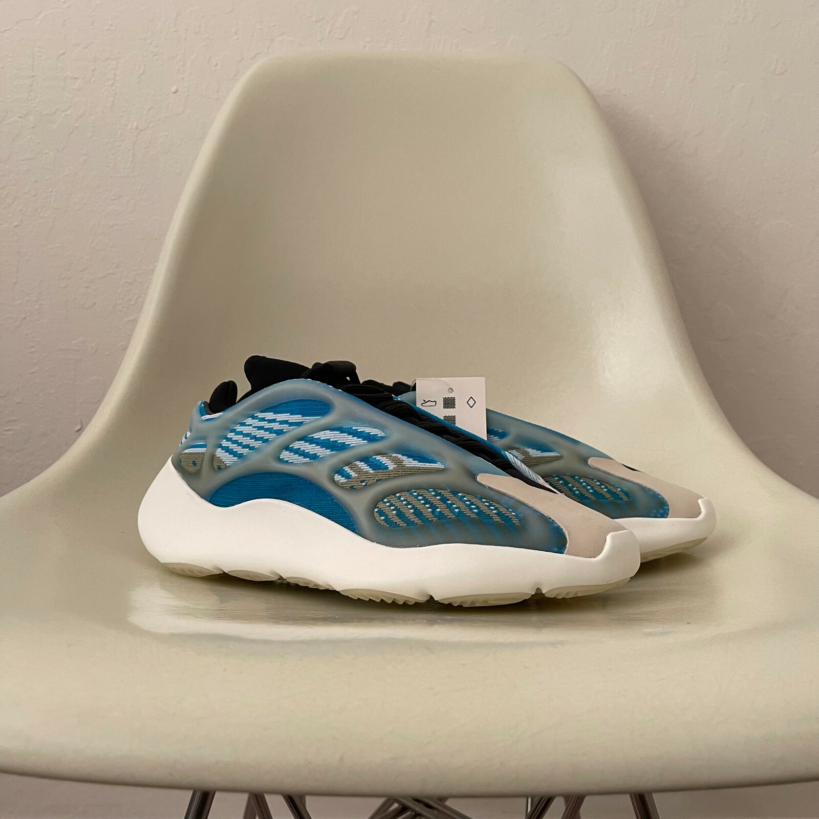 yeezy 700 v3 arzareth glow