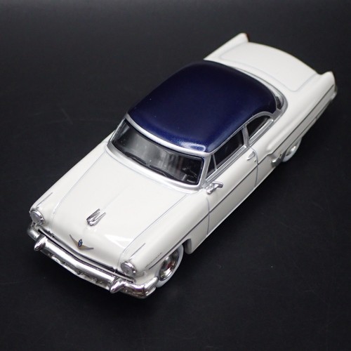 1954 54 LINCOLN CAPRI WHITE 1:64 SCALE COLLECTIBLE DIORAMA DIECAST MODEL CAR 1954 54 LINCOLN CAPRI WHITE 1:64 SCALE COLLECTIBLE DIORAMA DIECAST MODEL CAR