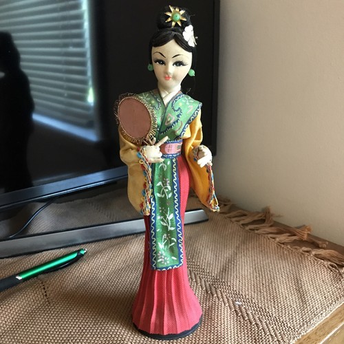 専用　時代砡製　提げ物　142g 東Y7-0630①タカサ Vintage Taiwan ROC Cloth Doll in Traditional Dress on Stand