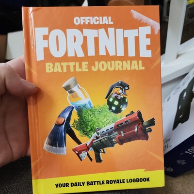 Official fortnite battle journal  hardback colorful w book daily progress