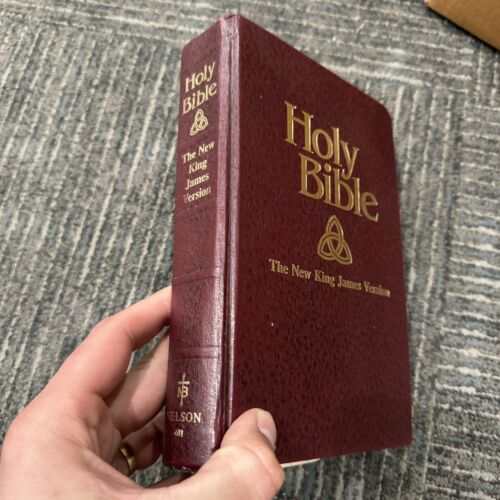 Holy Bible New King James Version Red Letter Nelson 401 Hardcover 1982 NKJV Holy Bible New King James Version Red Letter Nelson 401 Hardcover 1982 NKJV