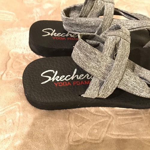 SKECHERS Yoga Foam GREY BLACK PRINT Flip Flops Slingshot SandalS Sz 9 (s17)