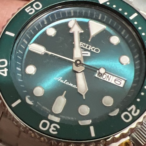 Pre-owned Seiko 5 Sports Automatic Green Dial Stainless Steel Men's Watch Srpd61(special $