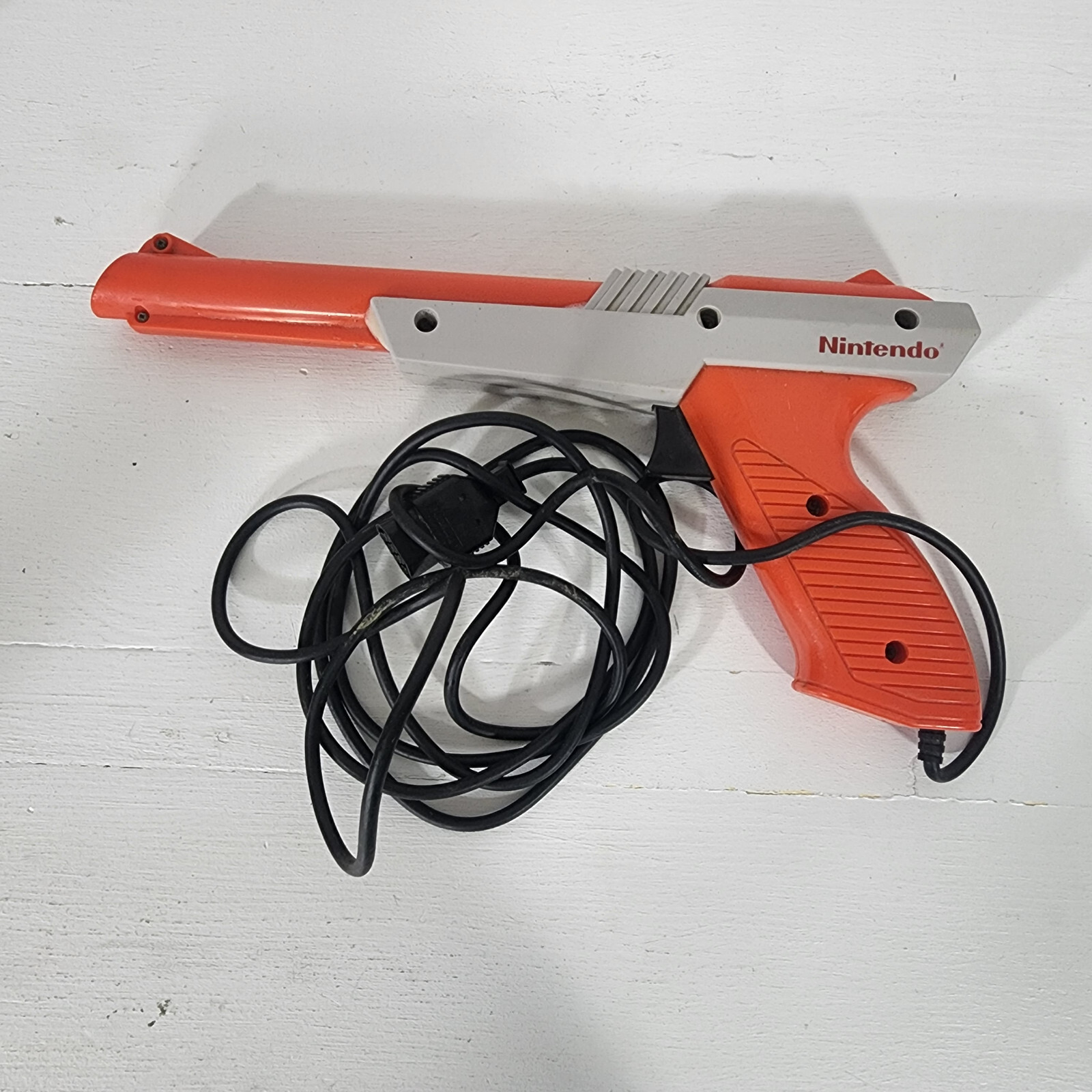 海外限定 '1985 NES Zapper Nintendo Original 1985 Nintendo NES Zapper Duck Hunt Gun NES-005