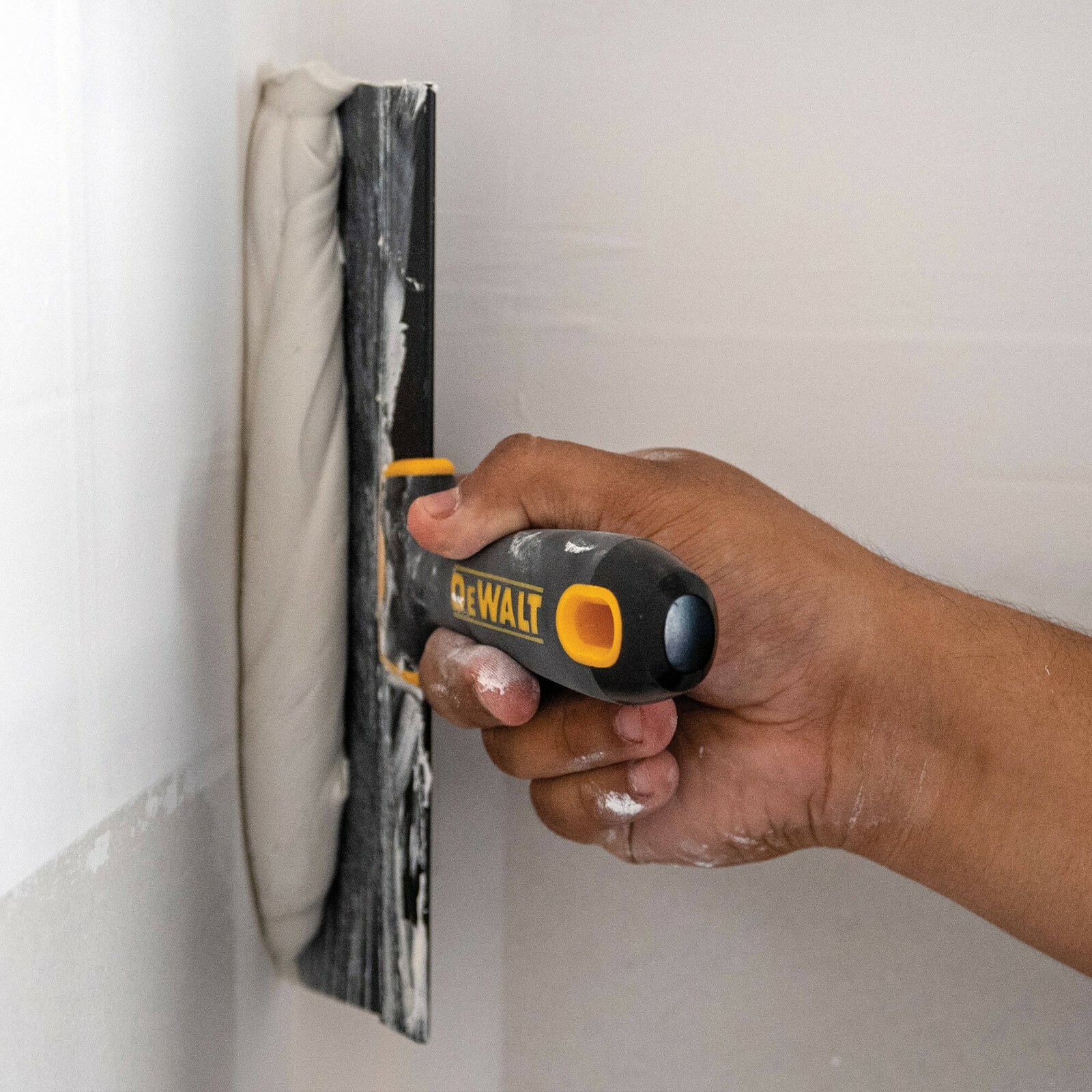 DEWALT 6" 8" 10" 12" Taping Knife Set w/ 14" Heli-Arc Mud Pan | DXTT-3-164