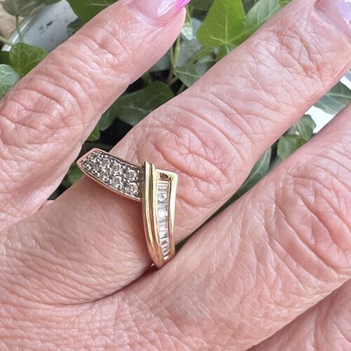 Solid 10k Yellow Gold Genuine Diamond “V” Ring, Size 8 New - Picture 8 of 9