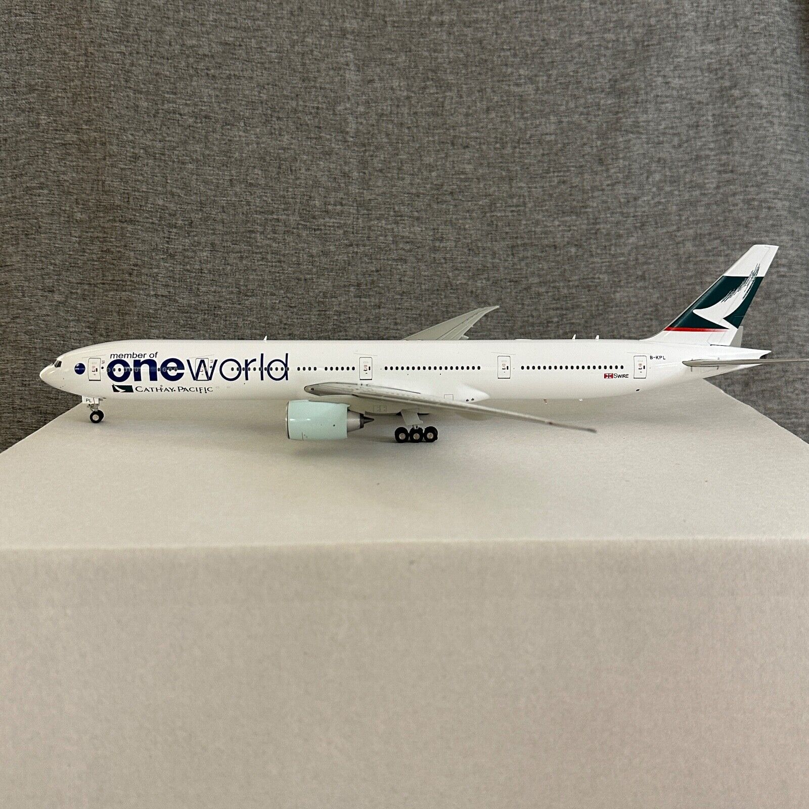 1/200 Diecast Cathay Pacific OneWorld B-777-367 ER Airlines 1/200 Diecast Cathay Pacific OneWorld B-777-367 ER Airlines