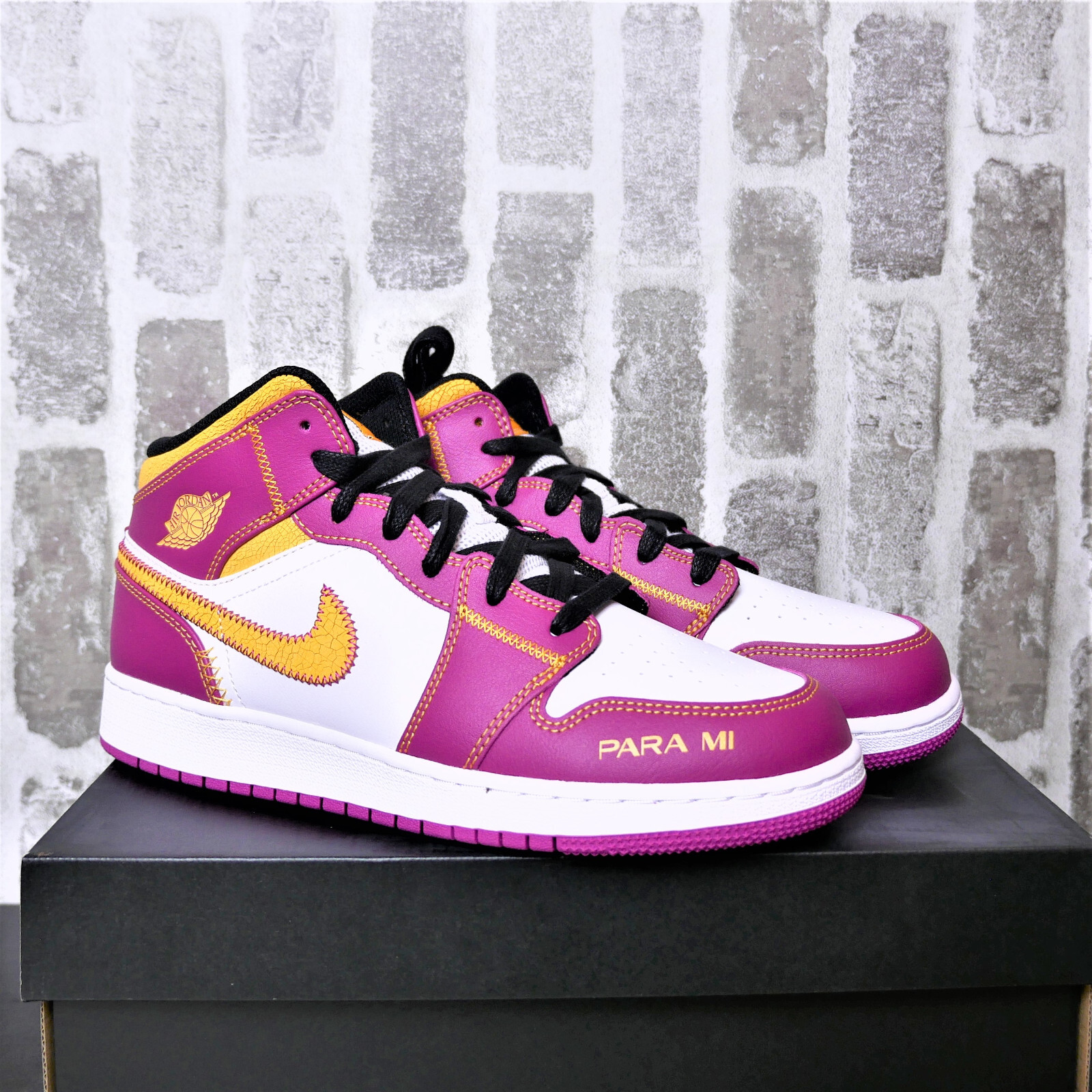 【ept】 ★ Santos High ★ Black & Pink Nike Air Jordan 1 Retro High GS Size 5.5Y Black Vivid Pink