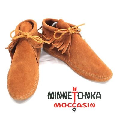 Minnetonka Moccasins Women's Classic Fringe Soft sole Boot Men's 6.5/Women's 8.5