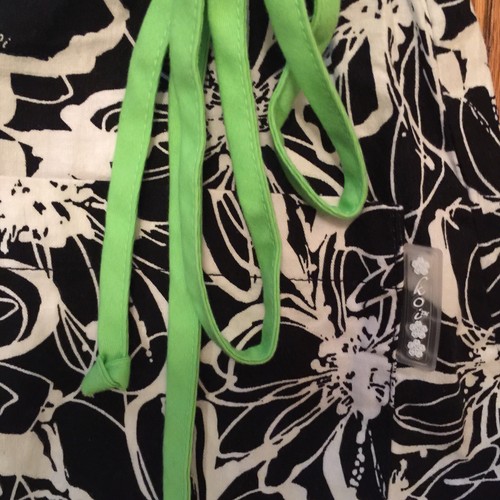 KOI scrub top floral black and white green trim SMALL nursing top Kathy Peterson