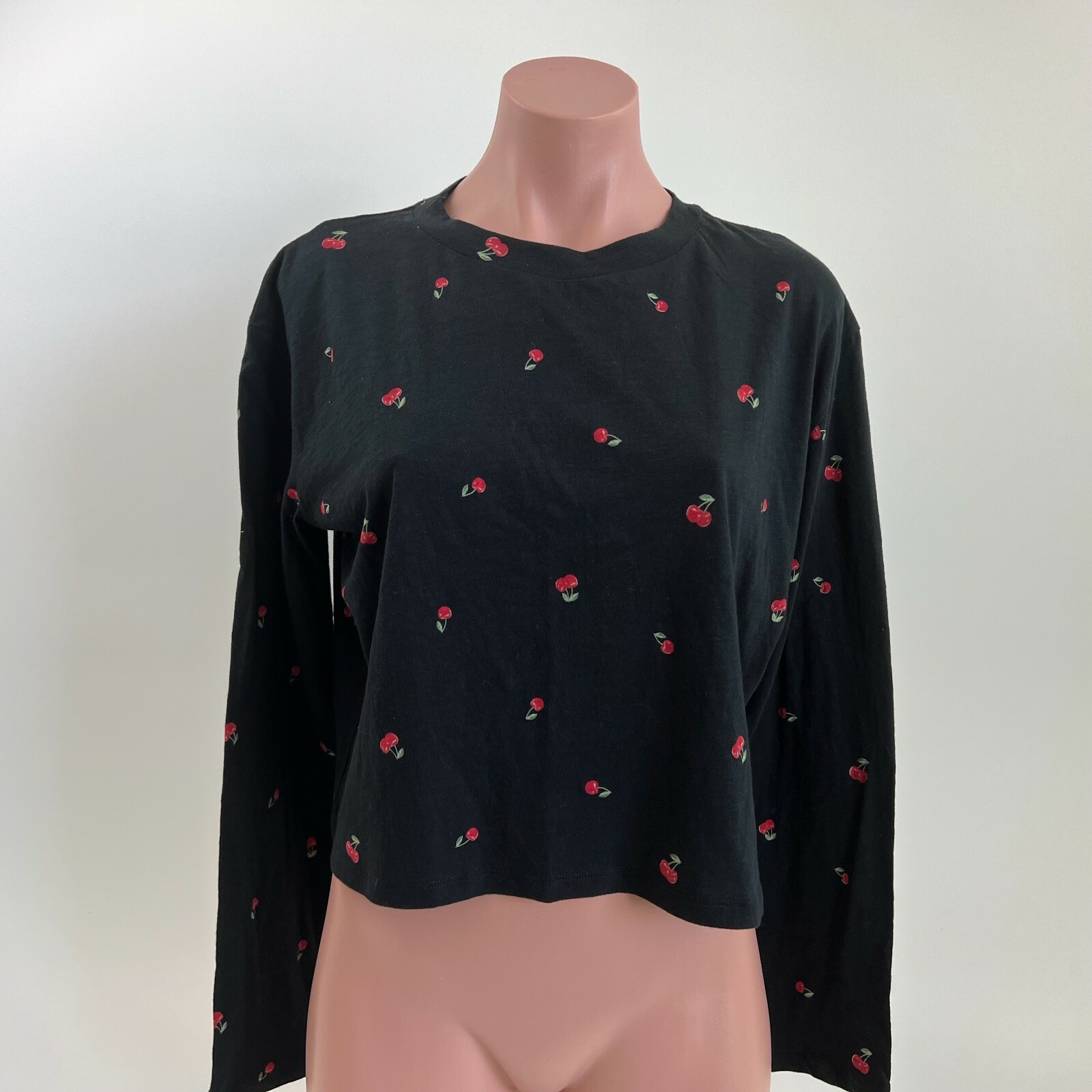 Tシャツ・カットソー KIRSH Small Cherry Lip Point Long Sleeve T-Shirt Ivory 51j8IXszlAL._UY1000_.jpg