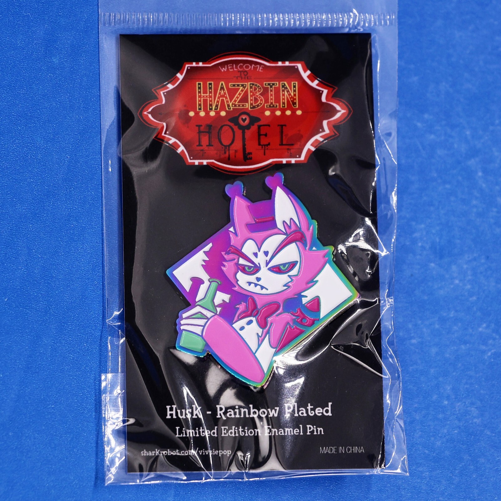 Hazbin Hotel Husk(ハスク)ピンズ Hazbin Hotel Husk Rainbow Plated Limited Edition Enamel Pin