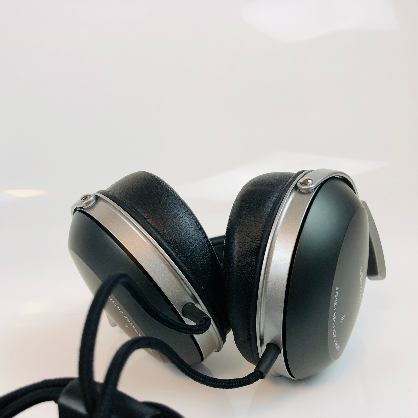 DENON(デノン)製 密閉型ヘッドホン AH-D2000 Amazon.co.jp: Denon 密閉型オーバーヘッドヘッドホン ブラック