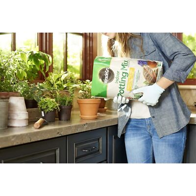 Miracle-Gro Indoor Potting Mix- 6 Quart
