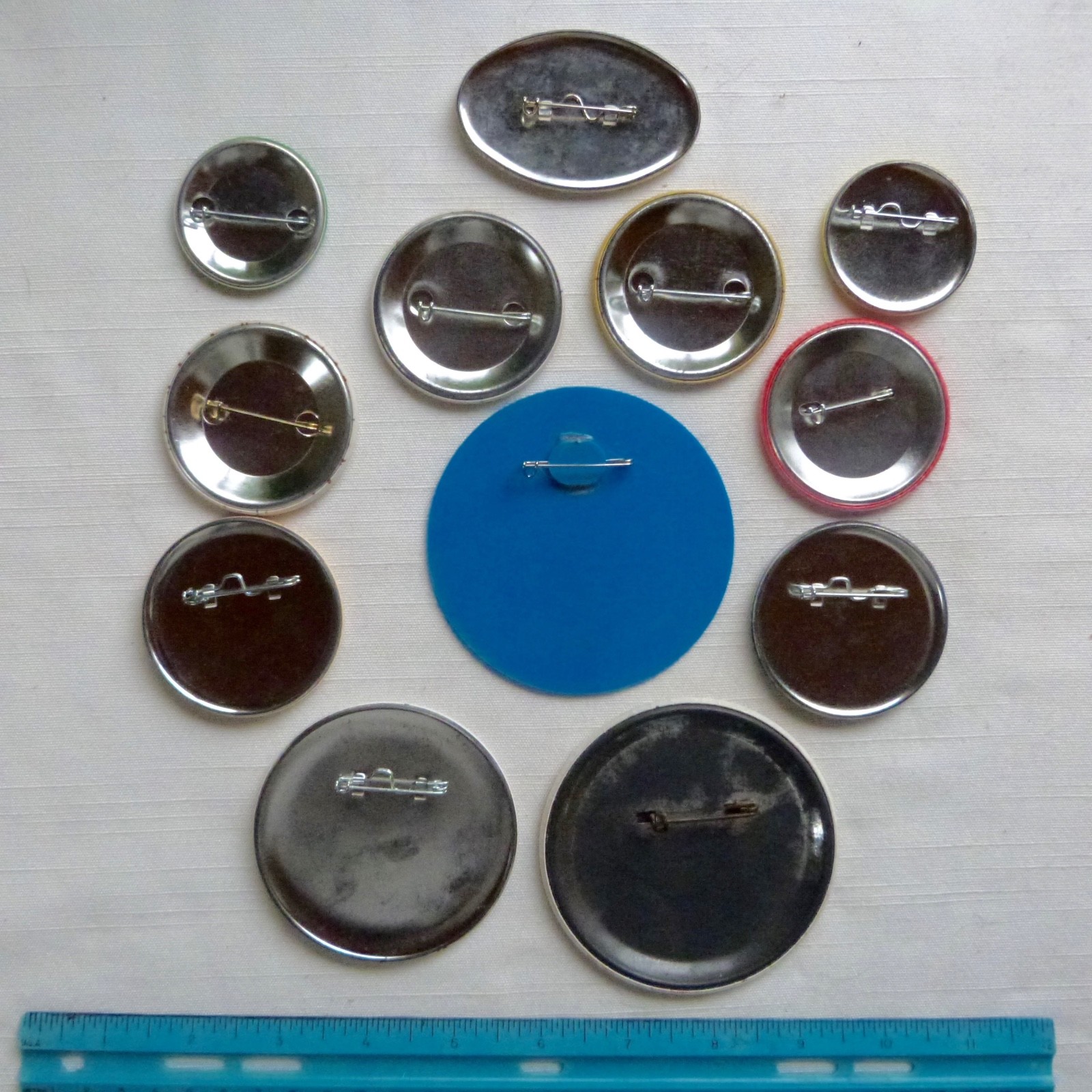 Lot of 12 Paynesville Minnesota Town & Country Days pinback buttons - MN