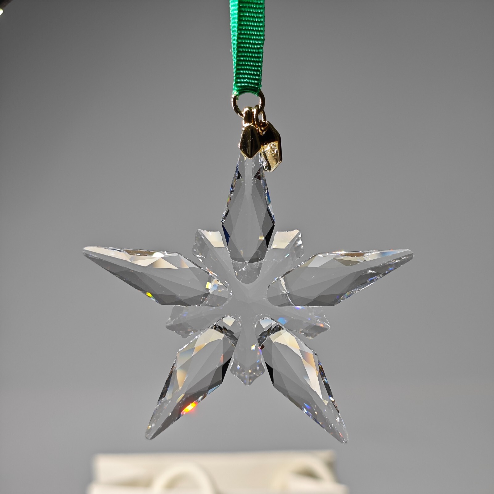 ラッピング・包装 SWAROVSKI CHRISTMAS ORNAMENT 2011 Amazon.com: Swarovski 2011 Annual Edition Crystal Snowflake