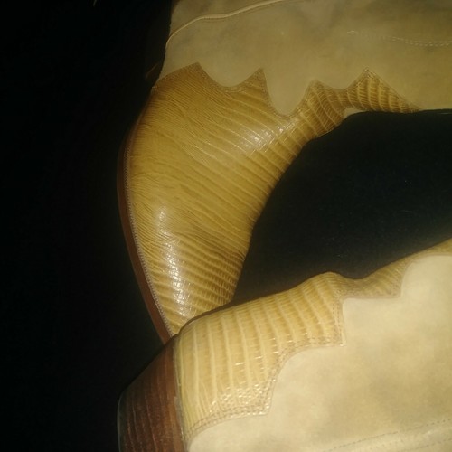 Chilis Women's Lizard Skin Boots 8.5 tan suede w/lizard skin on toe & heel