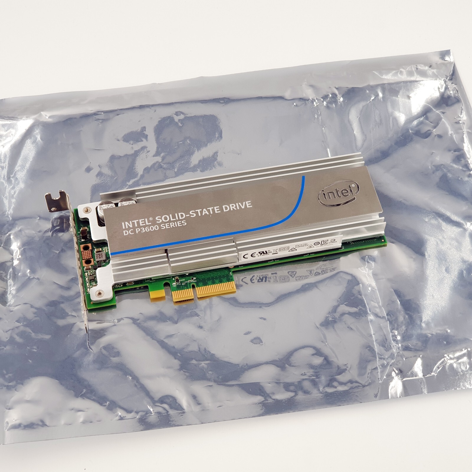 Intel SSD DC D3600 Series 800GB PCIe カード Intel SSD DC P3600 Series SSDPEDME800G4 PCI Express 3.0 x4