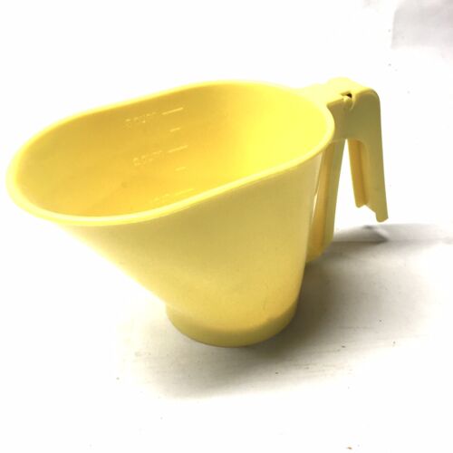 Vintage Yellow RUBBERMAID Measuring Cup Strainer HTF Squeeze H...