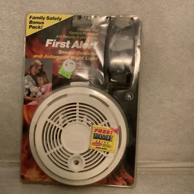 NEW First Alert Smoke Alarm. Automatic Night Light Is Not Included. SA67400