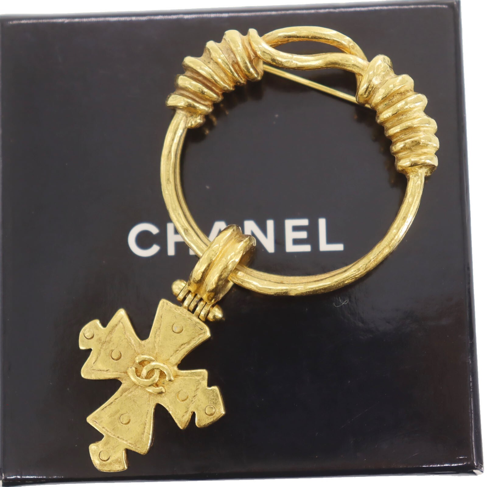 CHANEL CC Logos Round Cross Used Pin Brooch Gold Plated CHANEL CC Logos Round Cross Used Pin Brooch Gold Plated