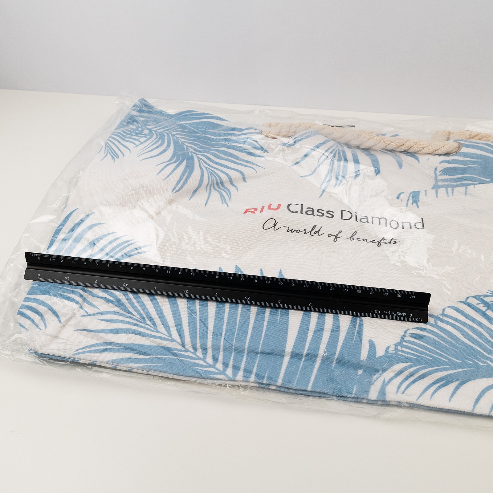 RIU Class Diamond Hotel Beach Tote Bag Rope Handles Blue/White Palm Print New