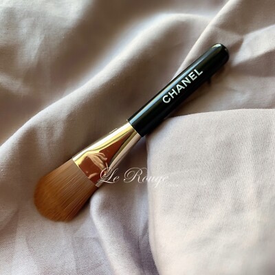 Chanel foundation Brush Travel Size (old version) **pick your color 1 brush only