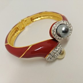 注目商品 公爵夫人レッド エナメル パール バングル ブレスレットのケネスジェイレーンkjl宝 直売大特価 Www Viivilahteenoja Me