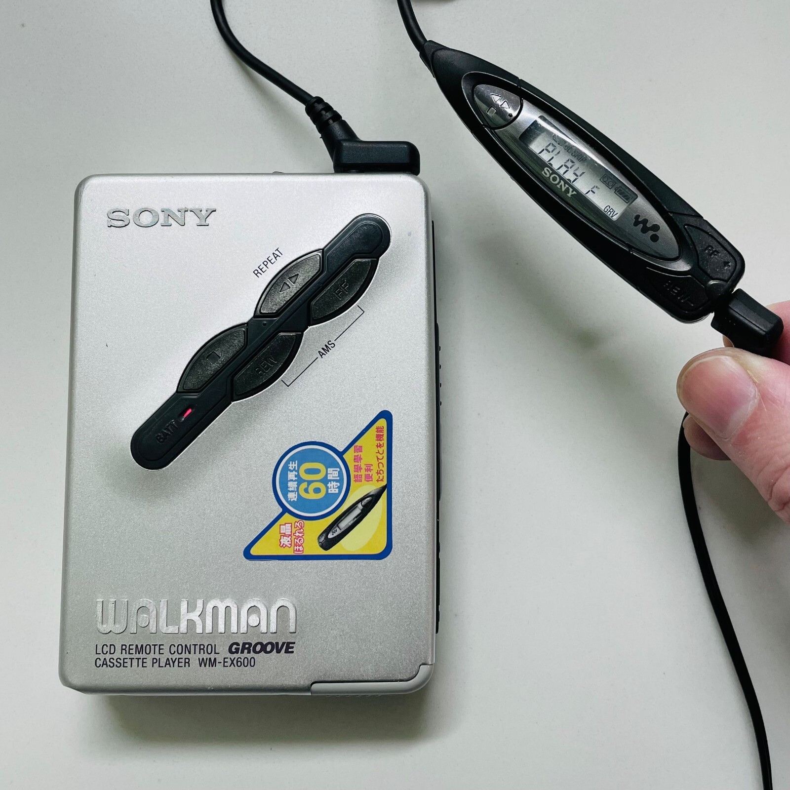 おススメ品:良音安定SONYカセットウォークマンWM-EX600可動品シルバー SONY WM-EX600 Walkman Cassette Player, Beautiful Silver ! W