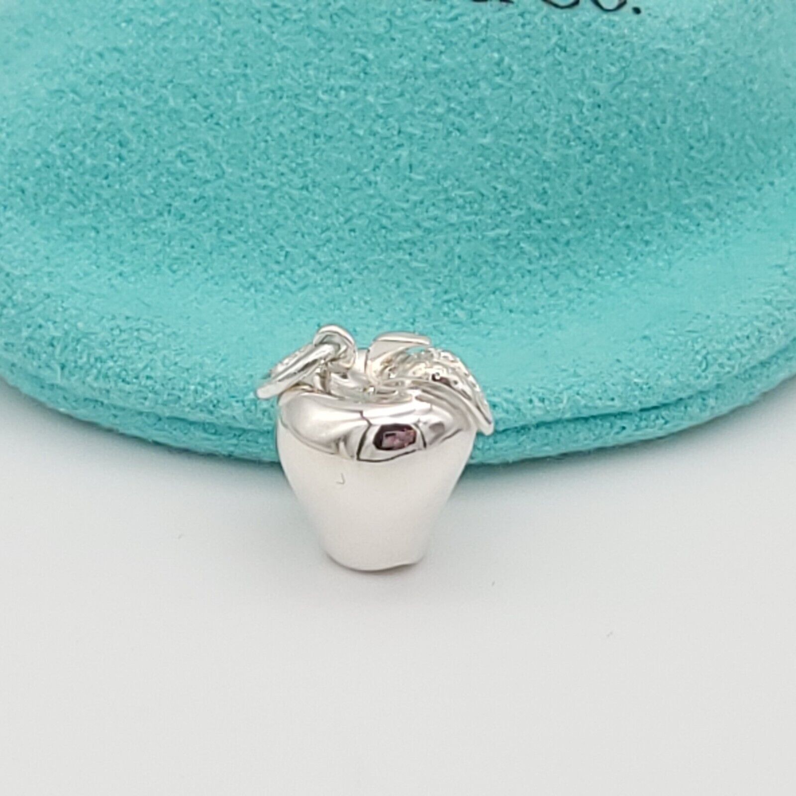 Tiffany & Co. New York 3D Apple Charm Pendant in 925 Tiffany & Co. New York 3D Apple Charm Pendant in 925
