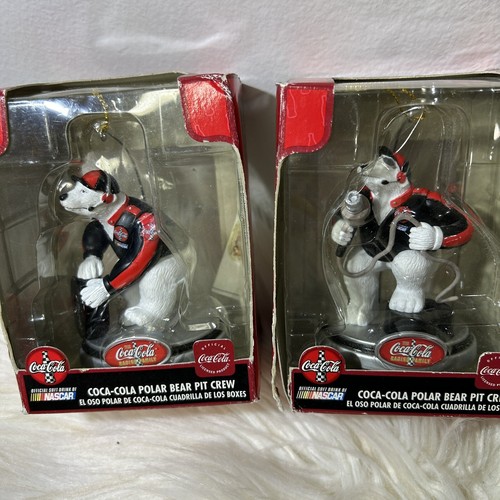 レア物 Coca-Cola ランドリー クリーナーズ イルミネーション付 置物 Two Coca Cola NASCAR Polar Bears Pit Crew Ornaments Official