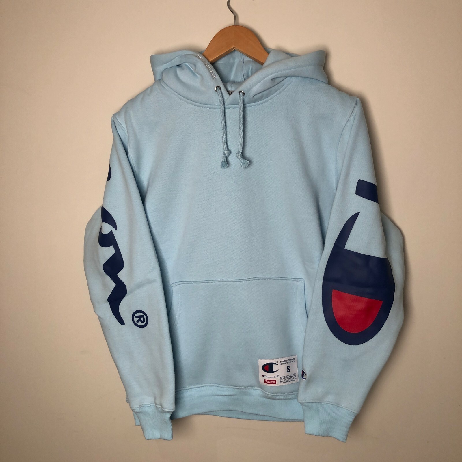 送料無料!! ★SUPREME 18AW CHAMPION HOODED SATIN VARSITY JACKET NAVY LARGE 220IA0482 Supreme Champion Label Hoodie FW18 | Sneakorhead