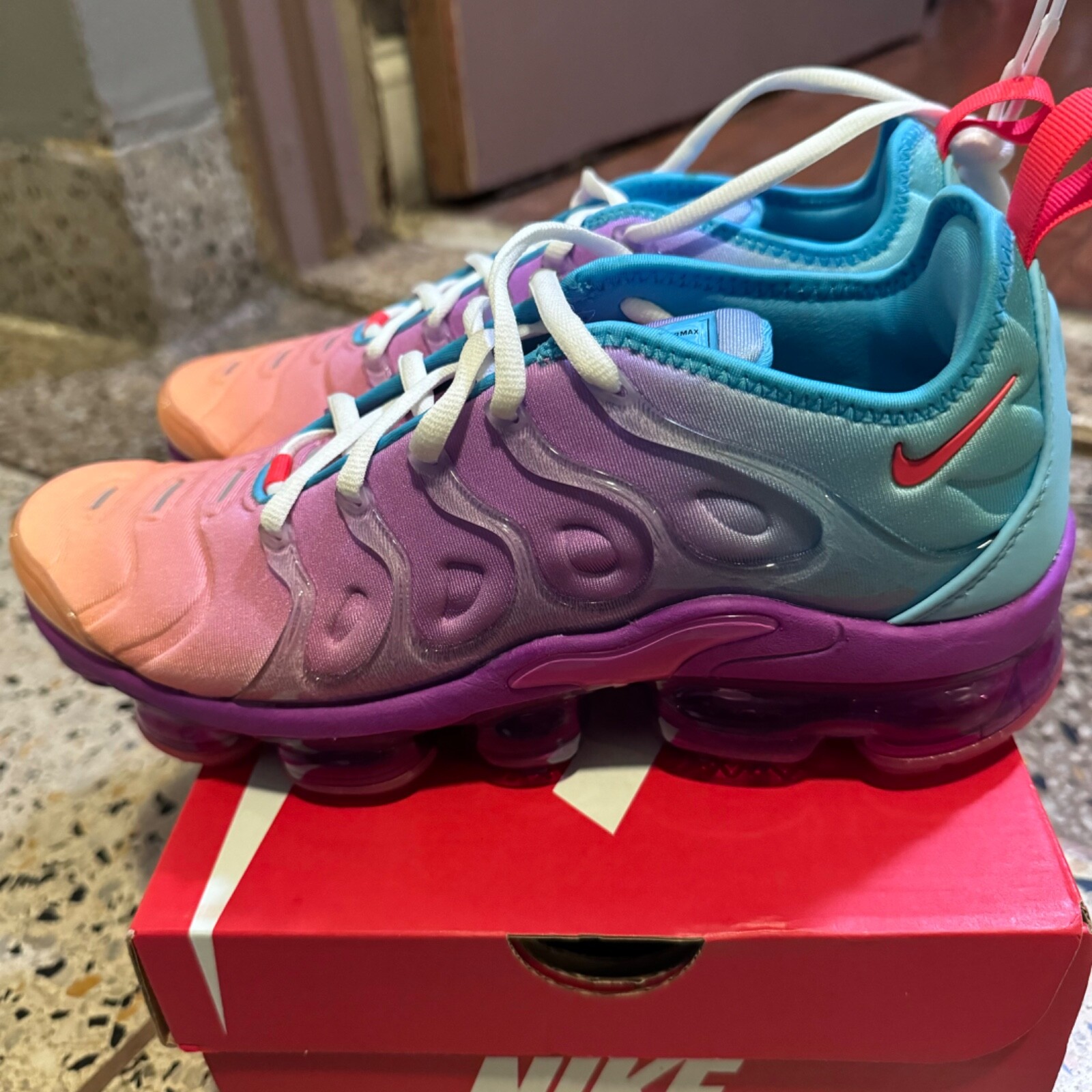 new vapormax plus women's