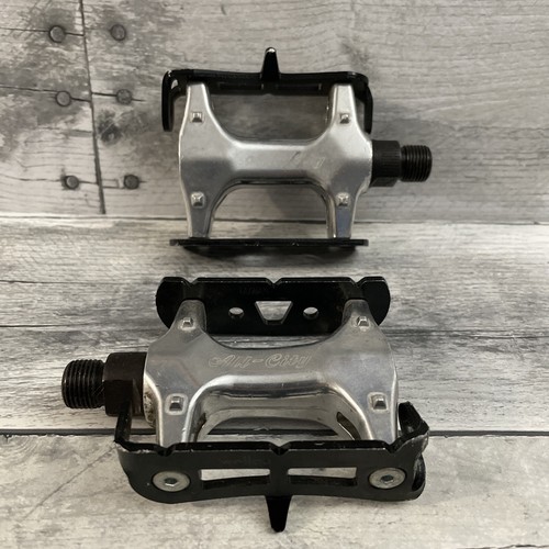All City Bicycle Standard Track Pedals. Black/Silver (K20427